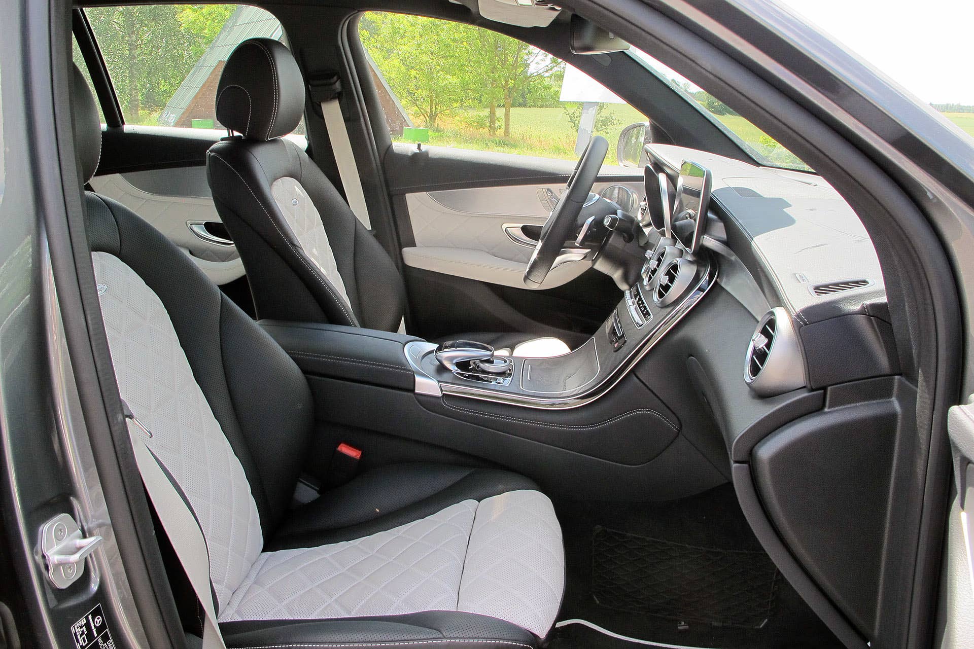 2016 Mercedes-Benz GLC250 interior