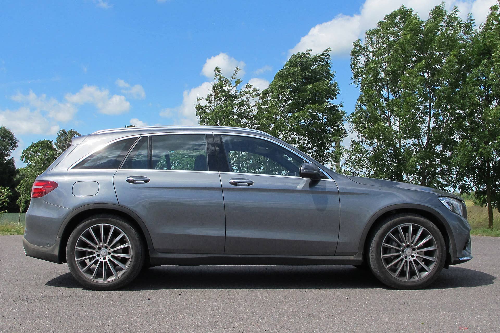 2016 Mercedes-Benz GLC250 side view