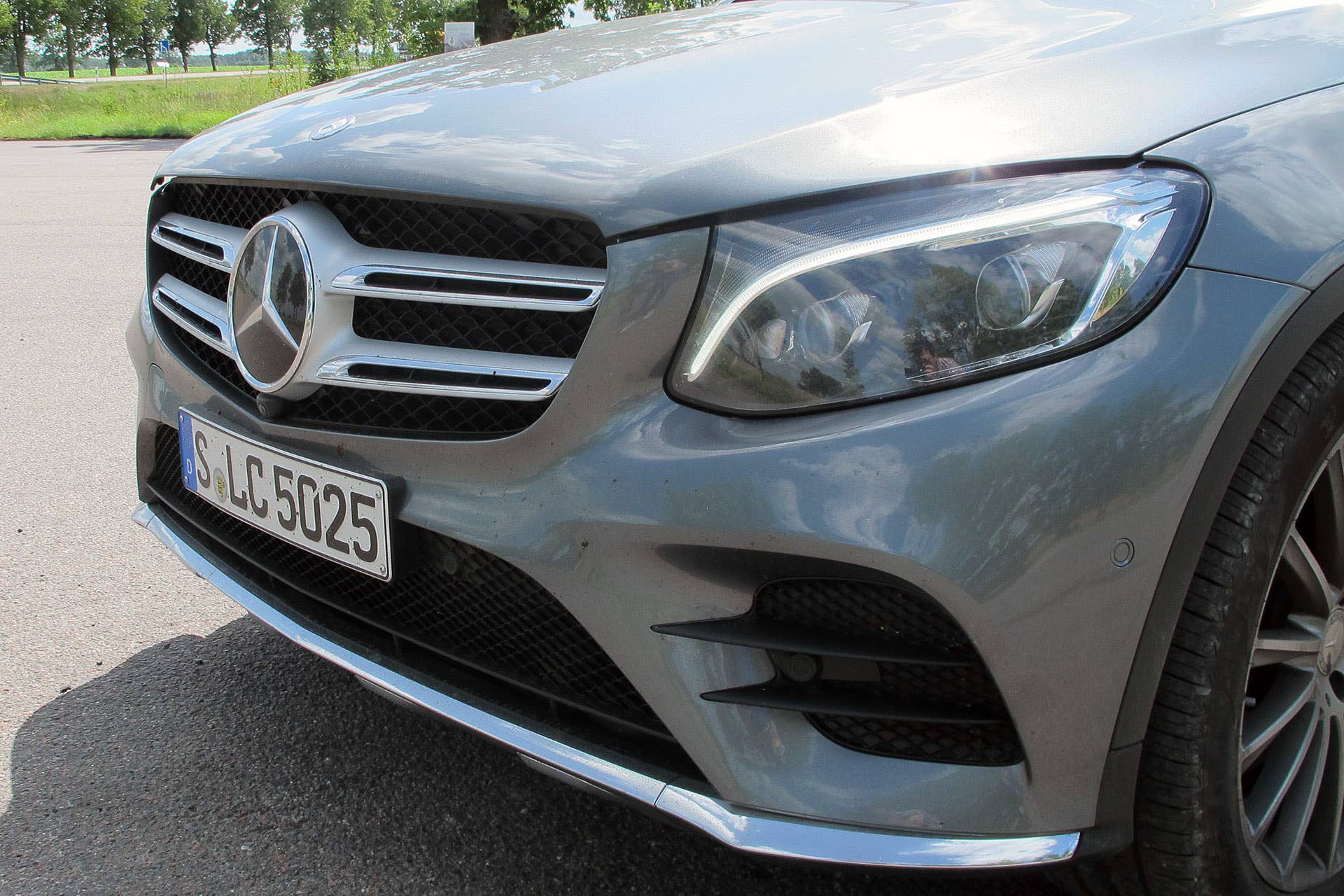 2016 Mercedes-Benz GLC250 front detail