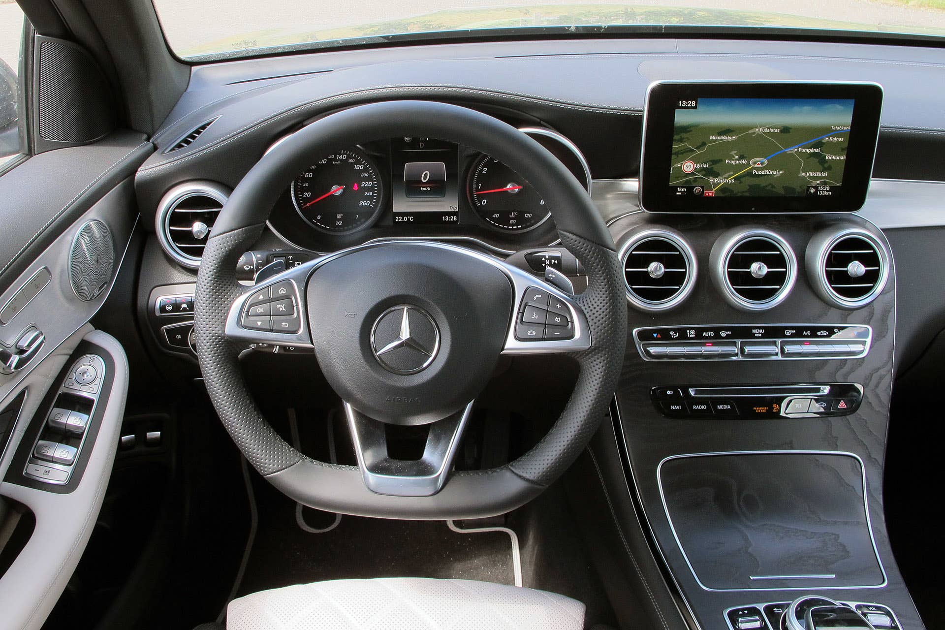 2016 Mercedes-Benz GLC250 interior