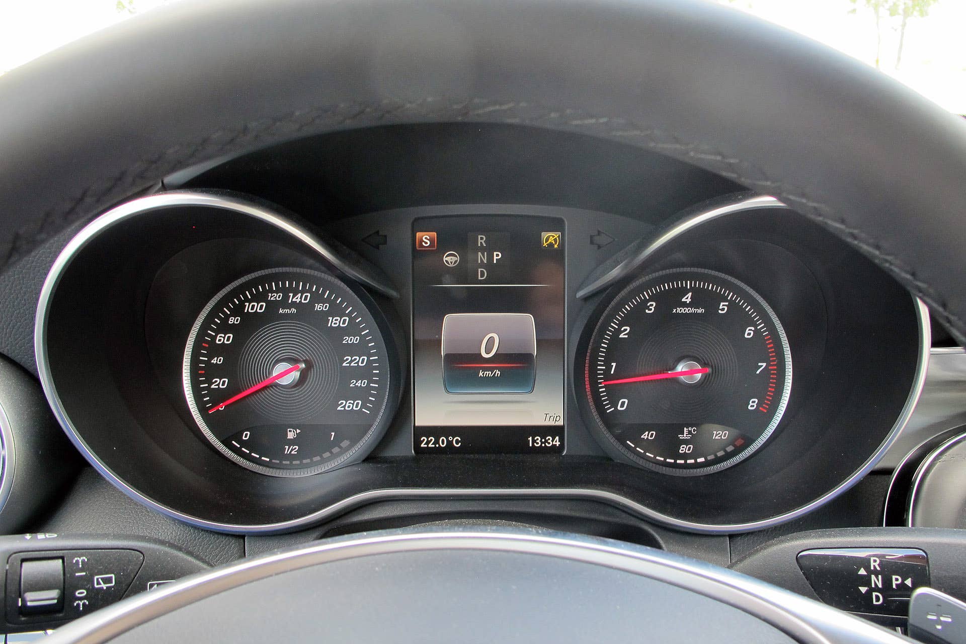 2016 Mercedes-Benz GLC250 gauges