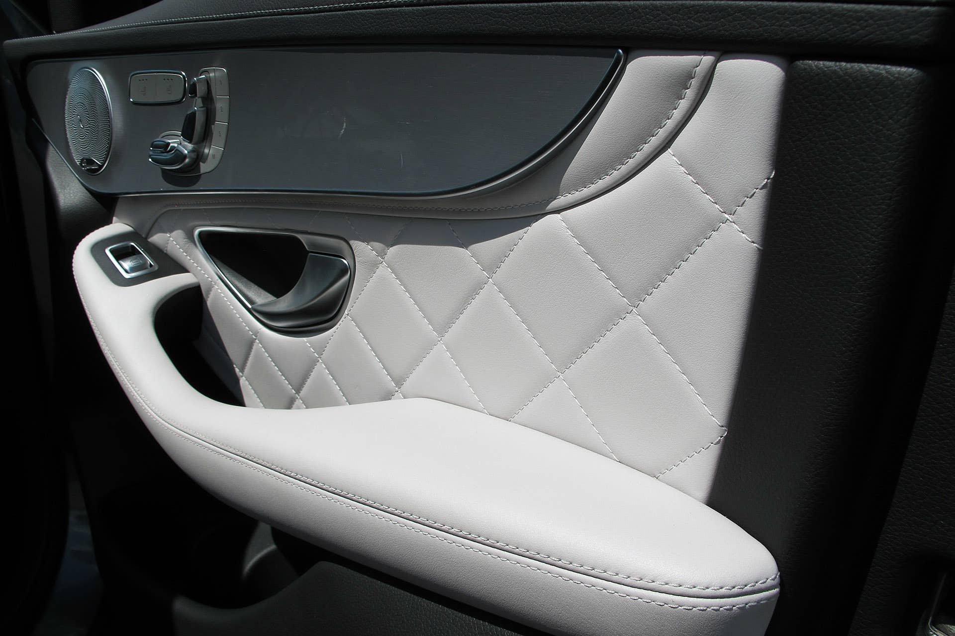 2016 Mercedes-Benz GLC250 door