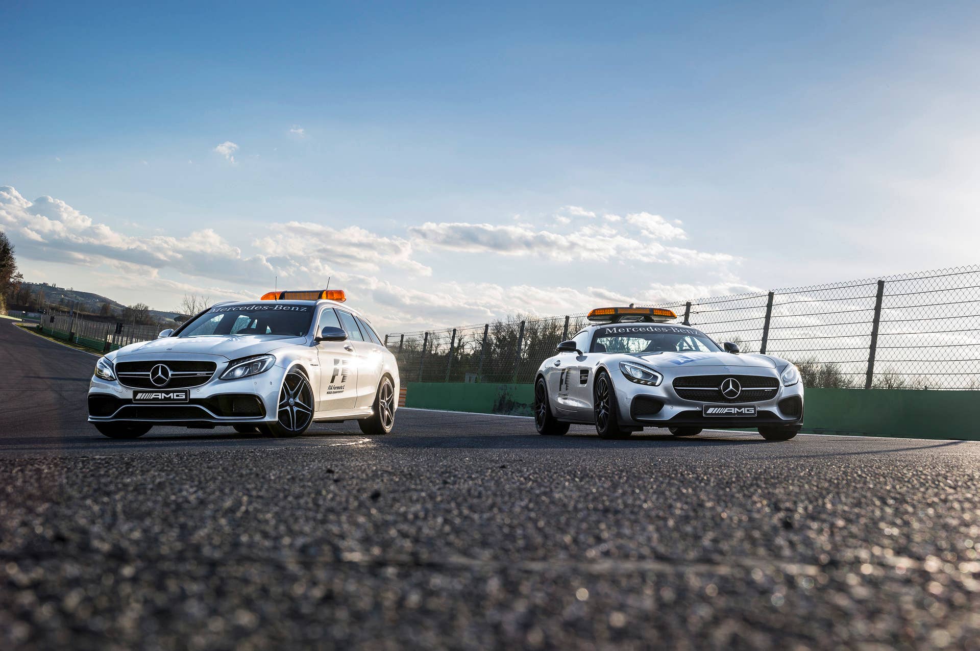 Mercedes-AMG C 63 S T-Modell als Official Medical Car und Mercedes-AMG GT S als Official Safety Car der FIA Formel 1 Weltmeisterschaftâ¢Mercedes-AMG C 63 S Estate as Official Medical Car and Mercedes-AMG GT S as Official Safety Car of the FIA Formula One World Championshipâ¢