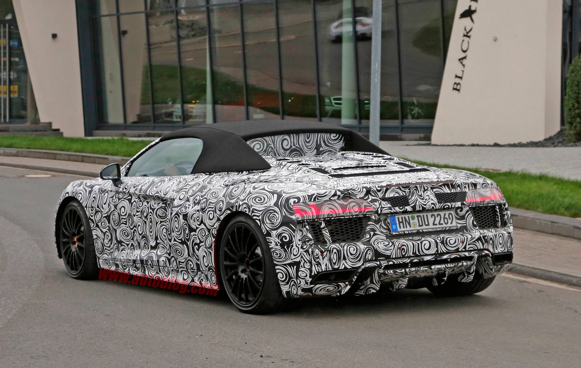 2017 Audi R8 Spyder Germany rear 3/4