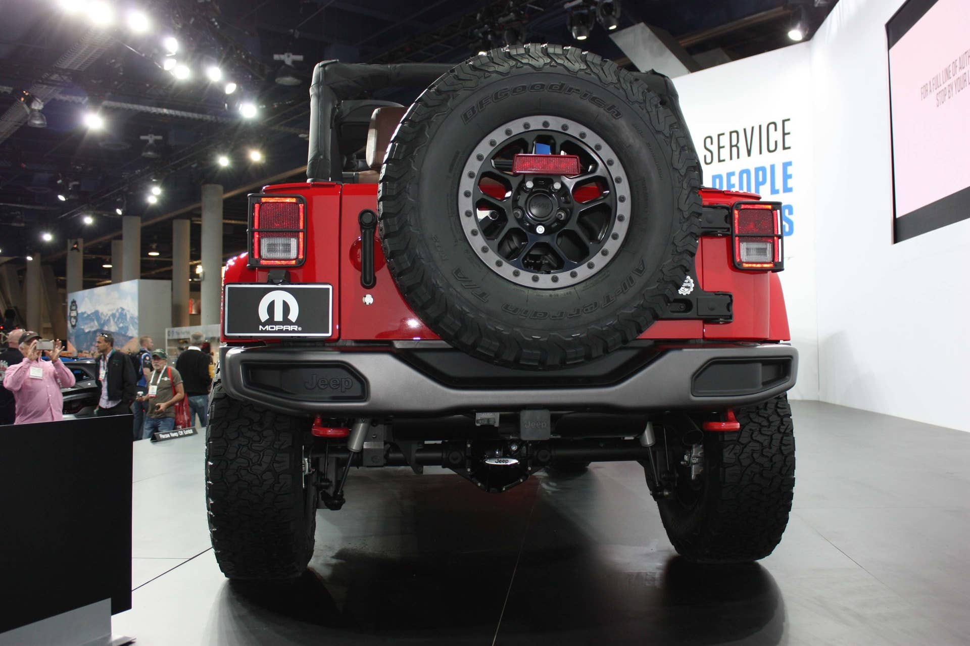 Jeep rocks the Wrangler Red Rock concept in Vegas [w/video] - Autoblog