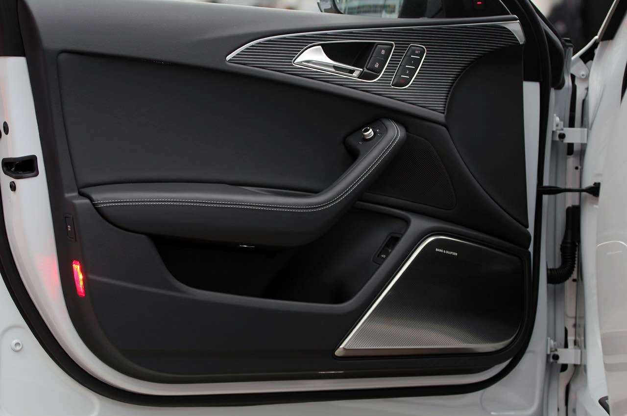2013 Audi RS6 Avant door