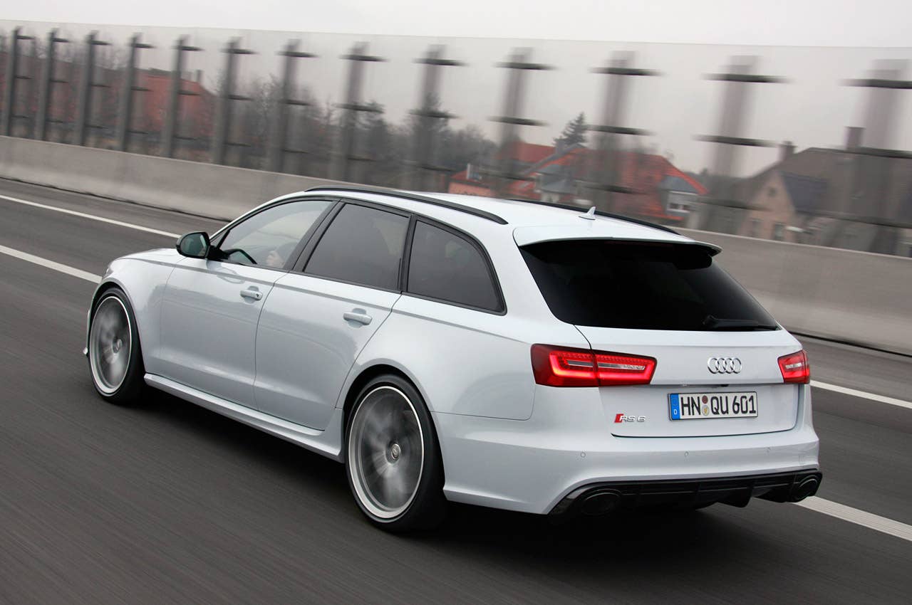 2013 Audi RS6 Avant driving