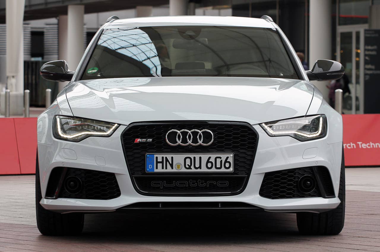 2013 Audi RS6 Avant front view