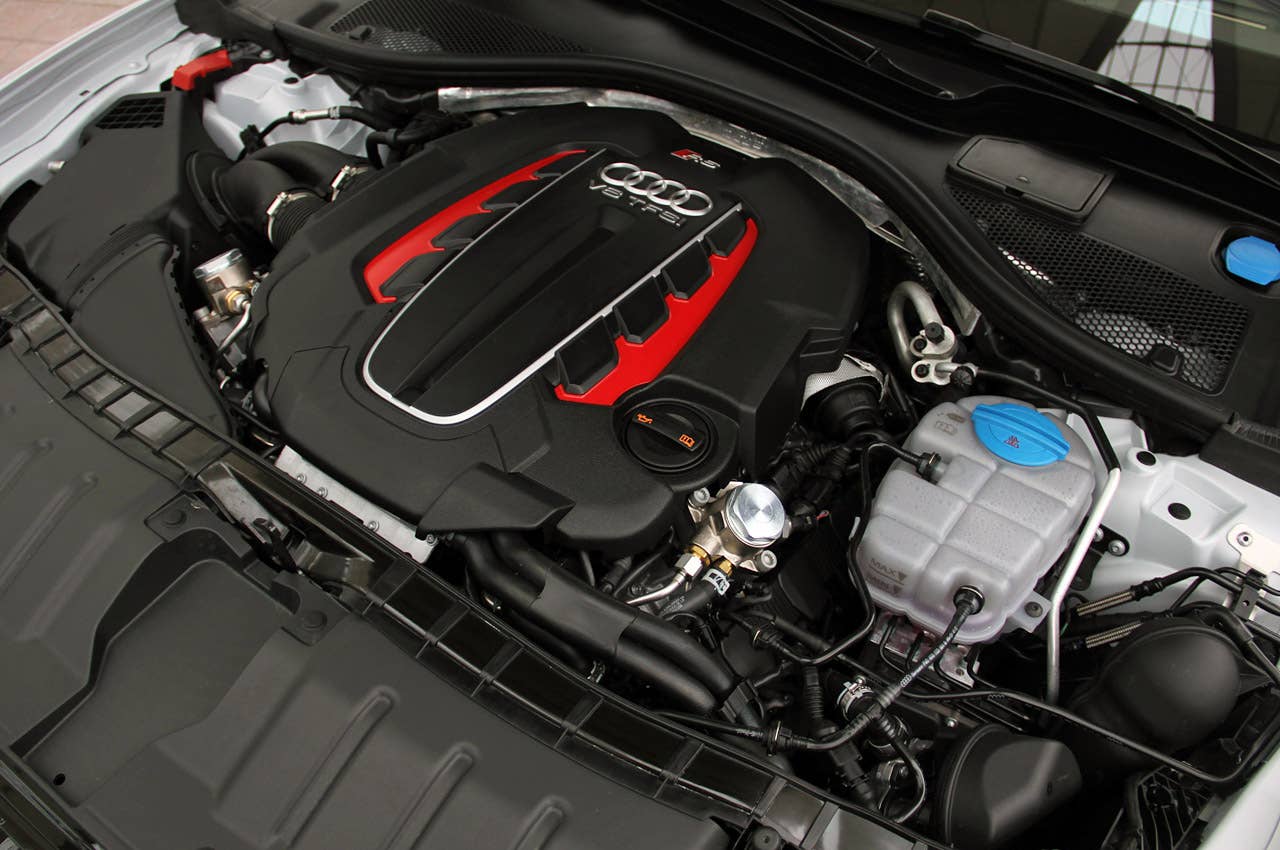 2013 Audi RS6 Avant engine