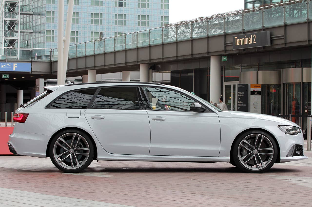 2013 Audi RS6 Avant side view
