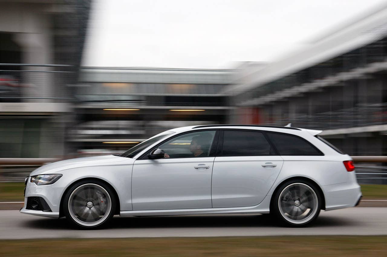2013 Audi RS6 Avant driving