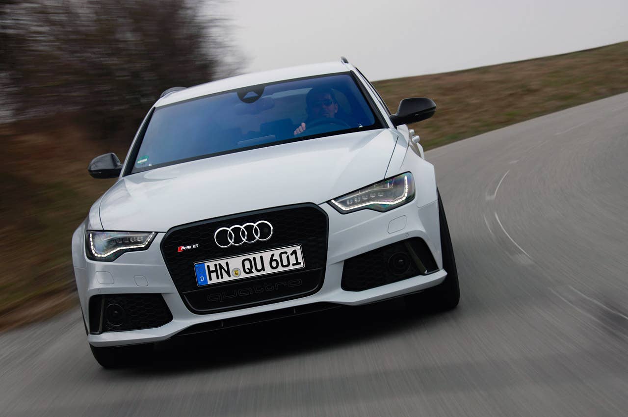 2013 Audi RS6 Avant driving
