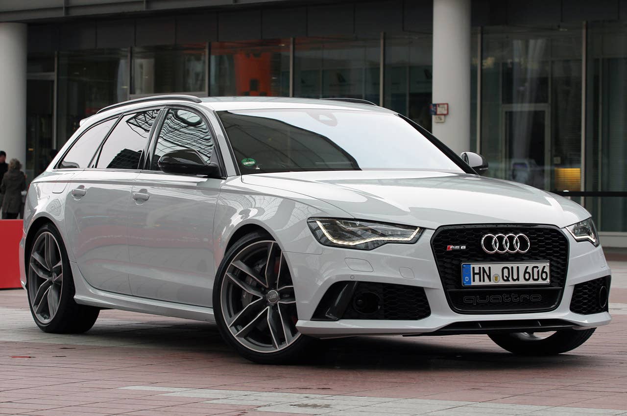 2013 Audi RS6 Avant front 3/4 view