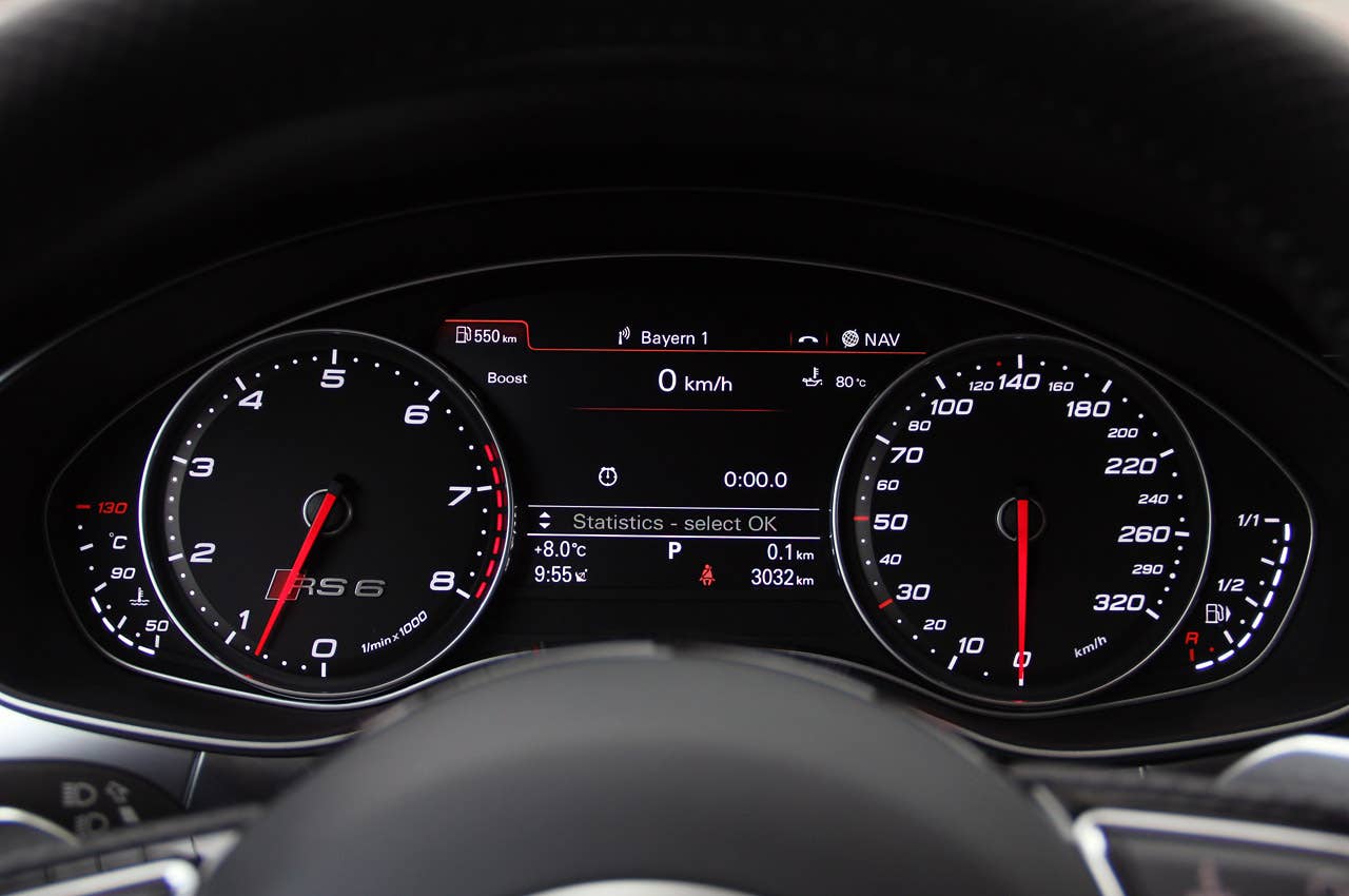2013 Audi RS6 Avant gauges