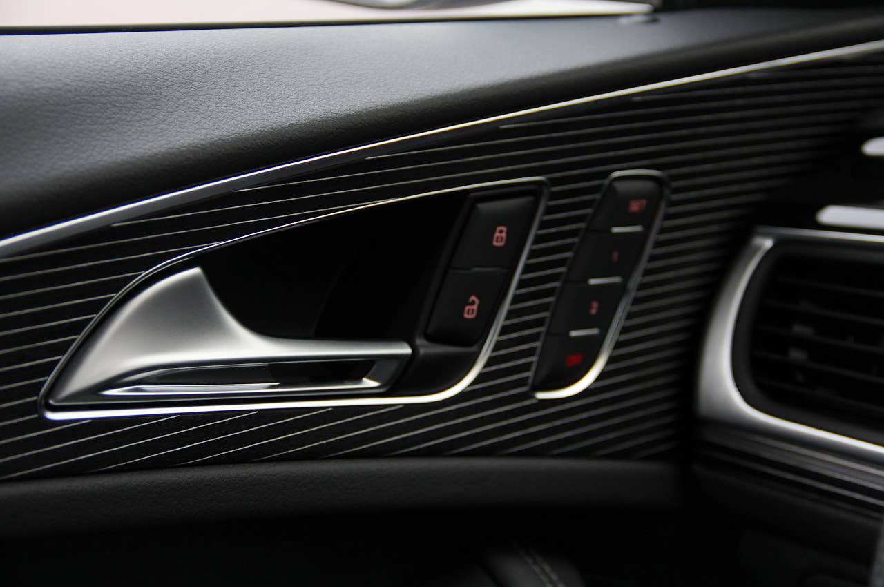 2013 Audi RS6 Avant door handle