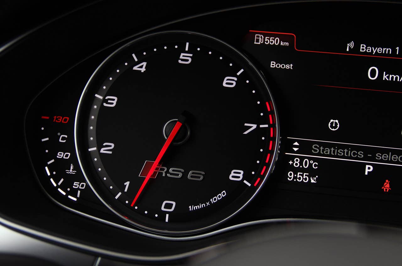 2013 Audi RS6 Avant tachometer
