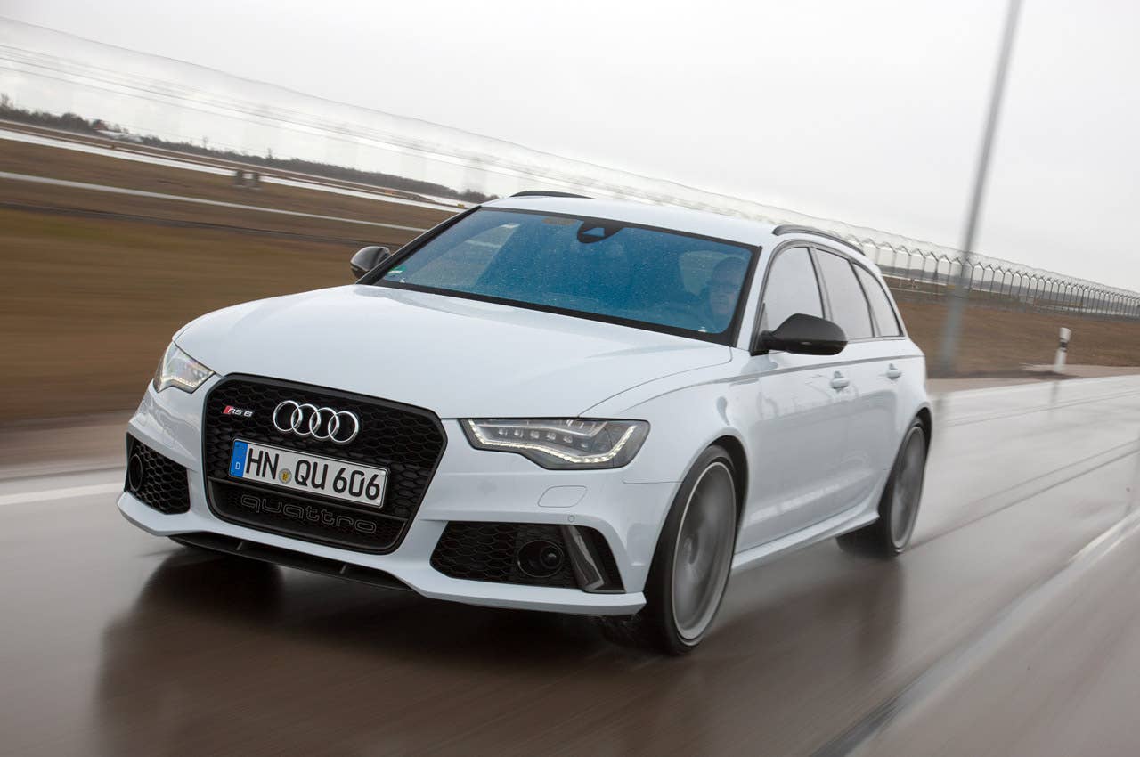 2013 Audi RS6 Avant driving