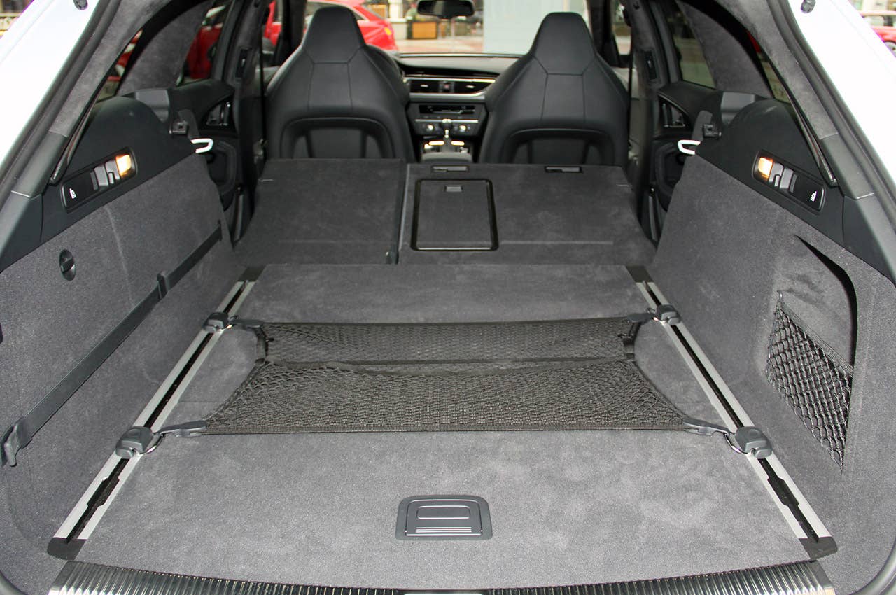 2013 Audi RS6 Avant rear cargo area