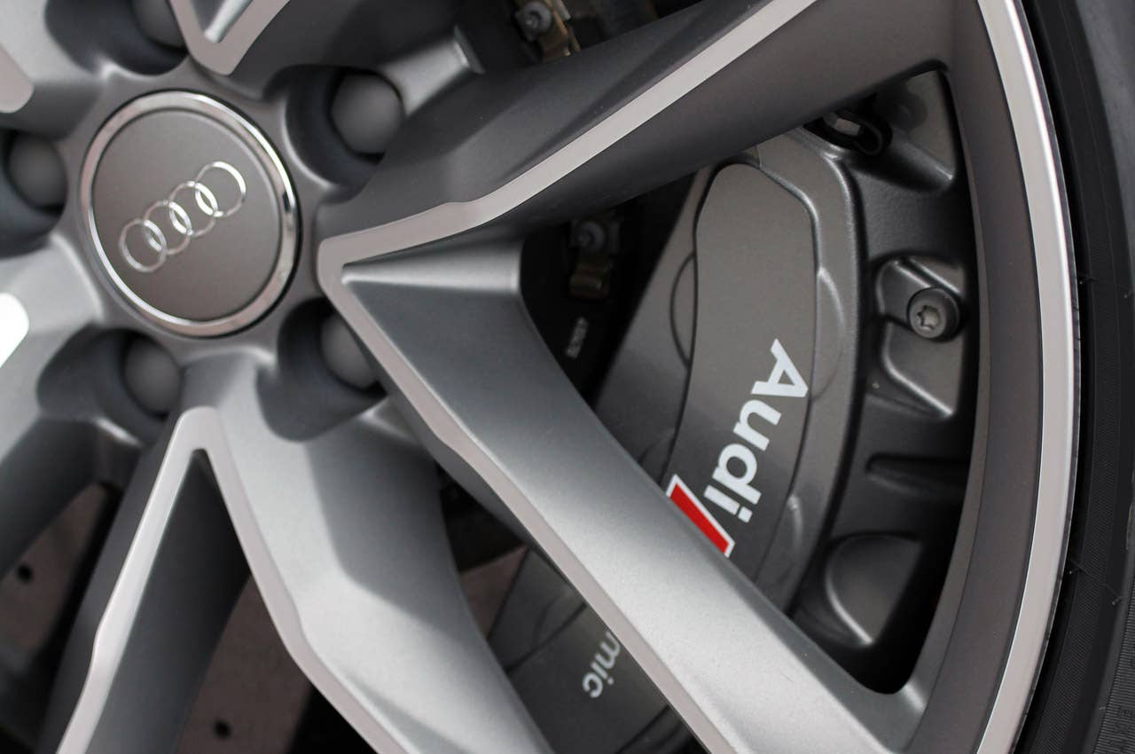 2013 Audi RS6 Avant wheel detail