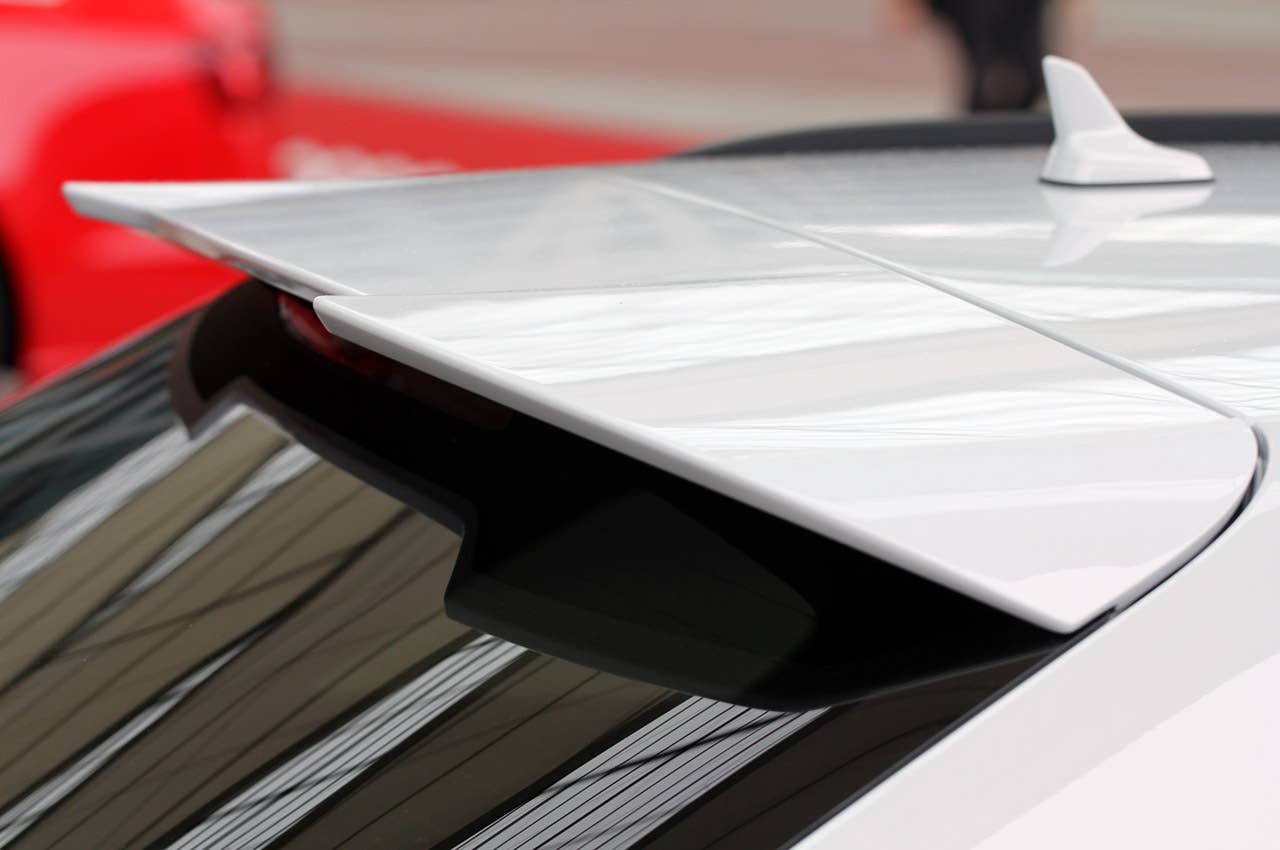 2013 Audi RS6 Avant roof spoiler