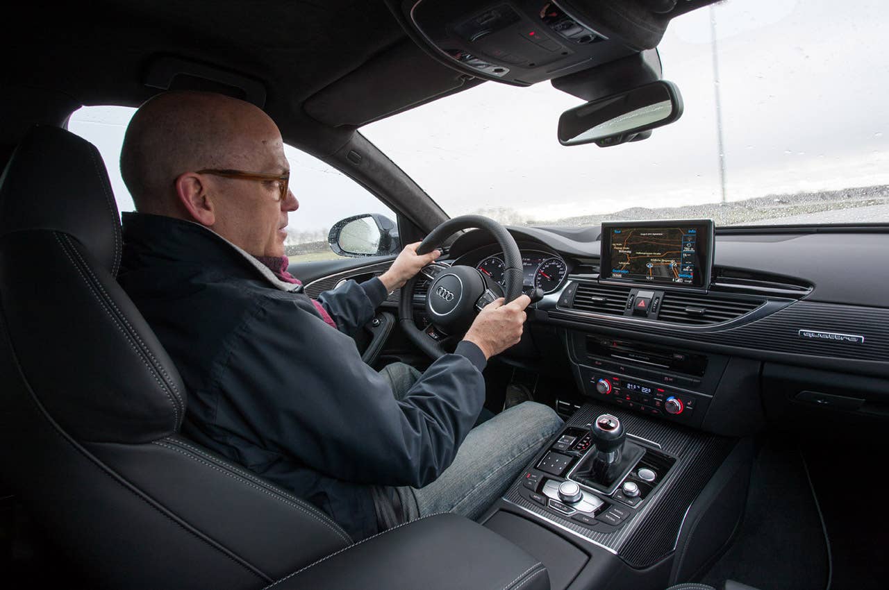 2013 Audi RS6 Avant driving