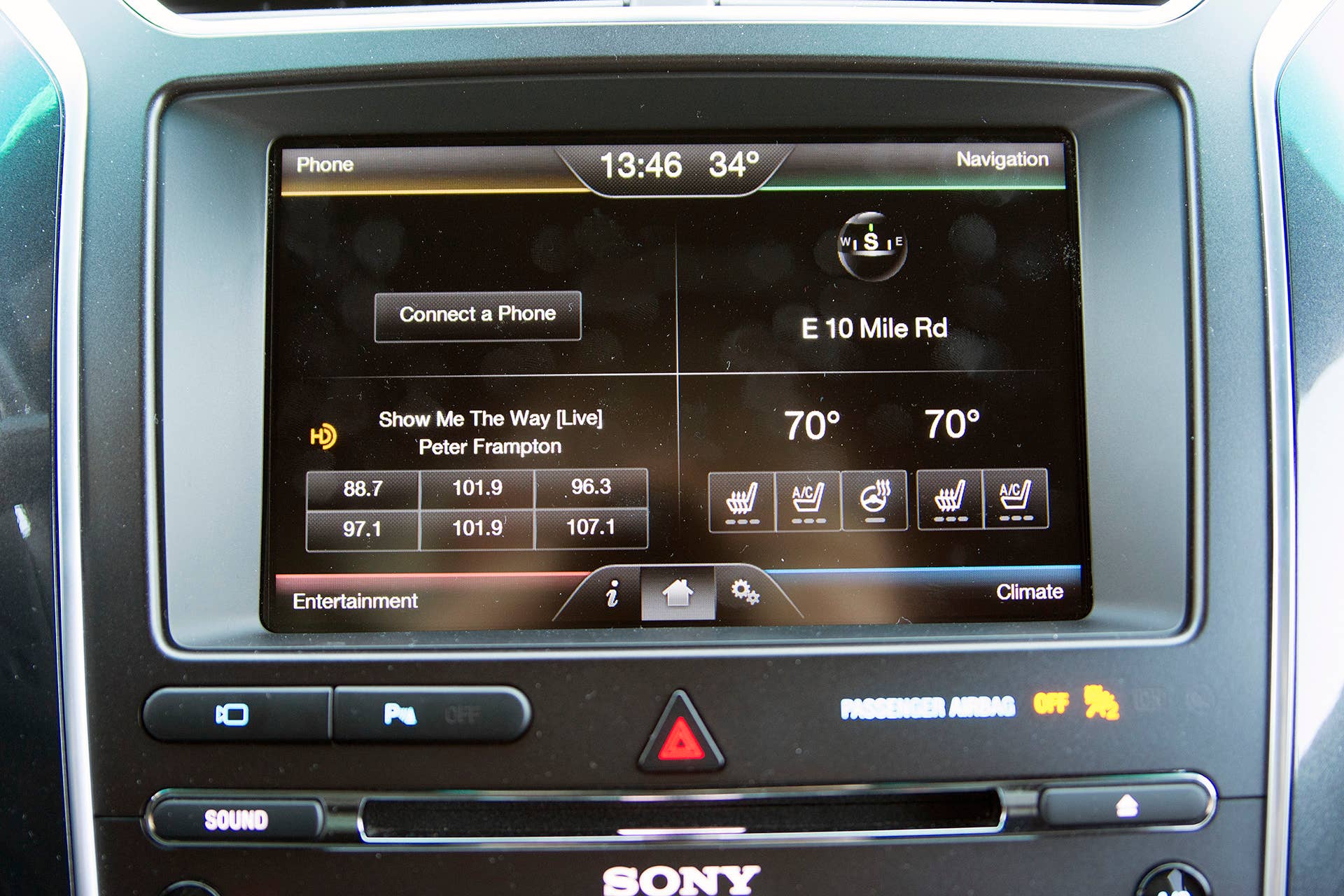 2016 Ford Explorer Sport infotainment system