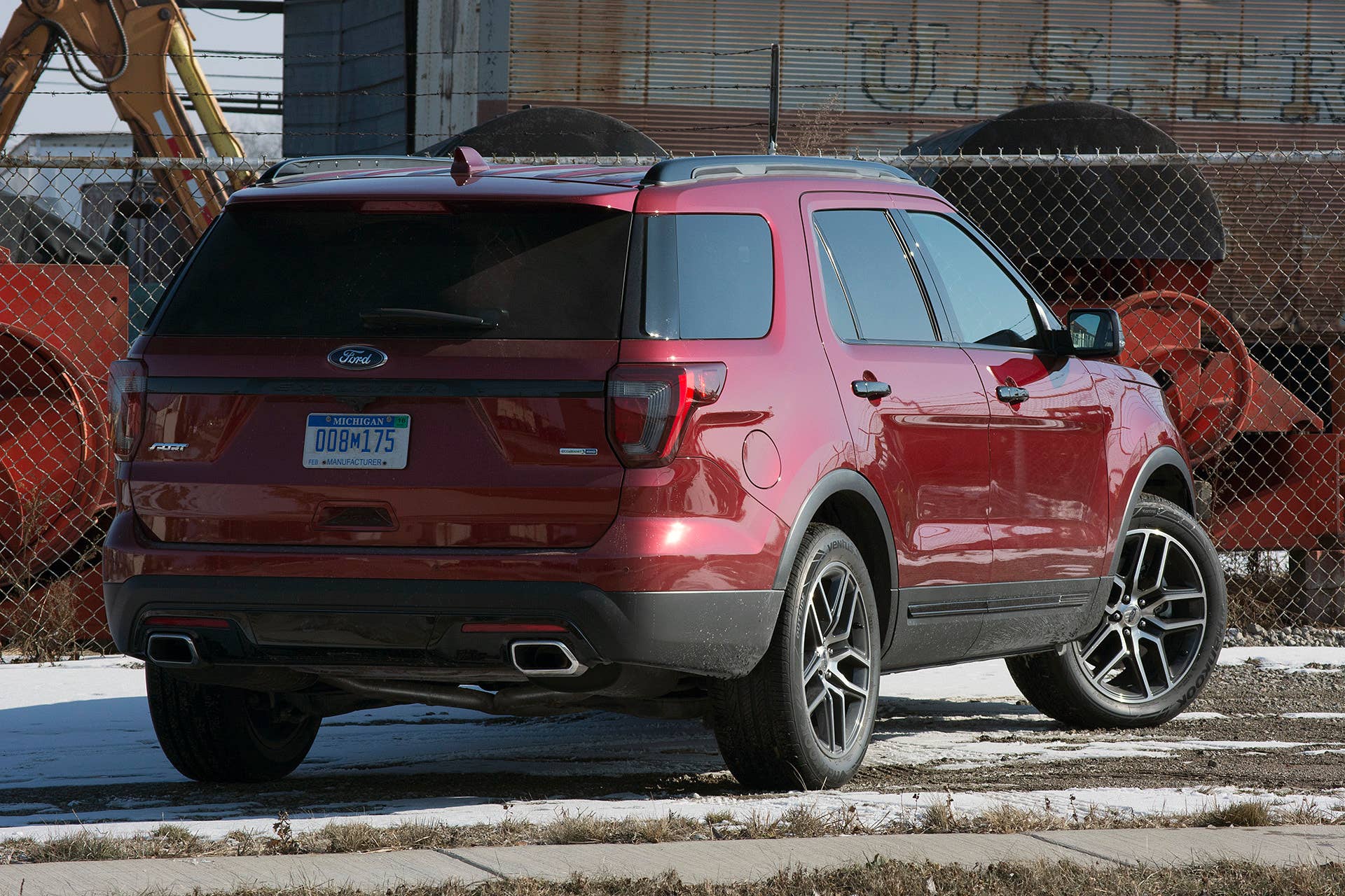 2016 Ford Explorer Sport rear 3/4 view