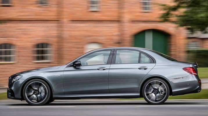 E 43 4MATIC Limousine selenitgrau; Leder: Nappa AMG schwarz mit roten ZiernähtenLeather: Nappa AMG black withred topstichingAMG E 43 4MATIC Limousine/SaloonKraftstoffverbrauch kombiniert: 8,2 l/100 km, CO2-Emissionen kombiniert: 187 g/kmFuel consumption, combined: 8.2 l/100 km, CO2 emissions, combined: 187 g/km