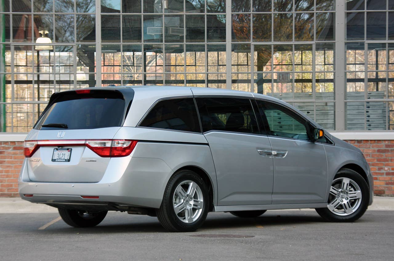 2011 Honda Odyssey rear 3/4 view