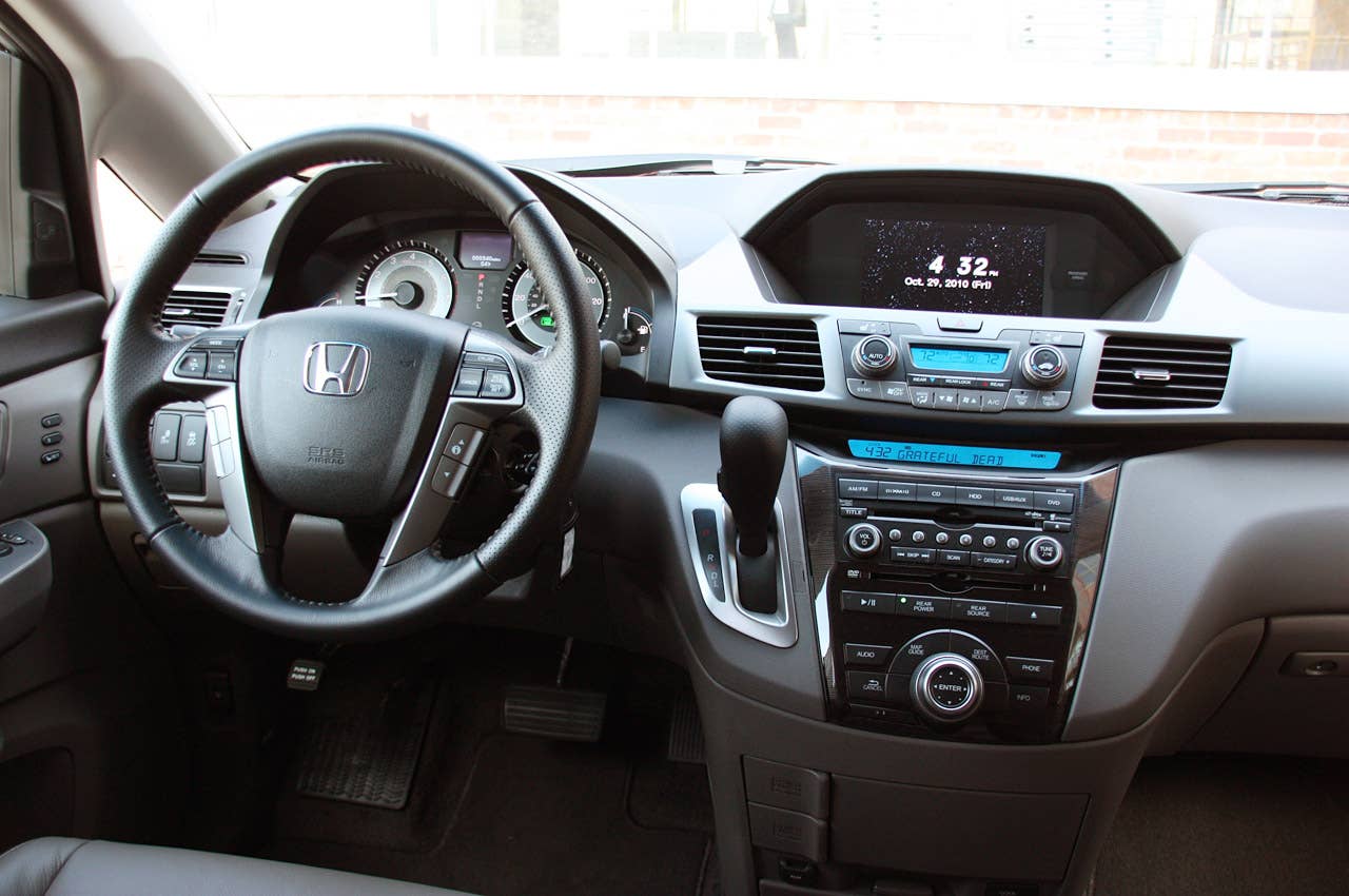 2011 Honda Odyssey interior
