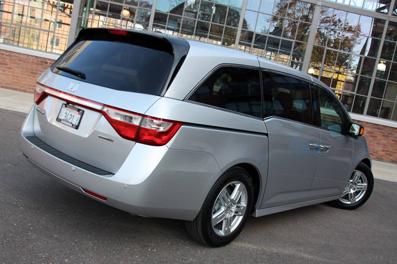 2011 Honda Odyssey rear 3/4 view