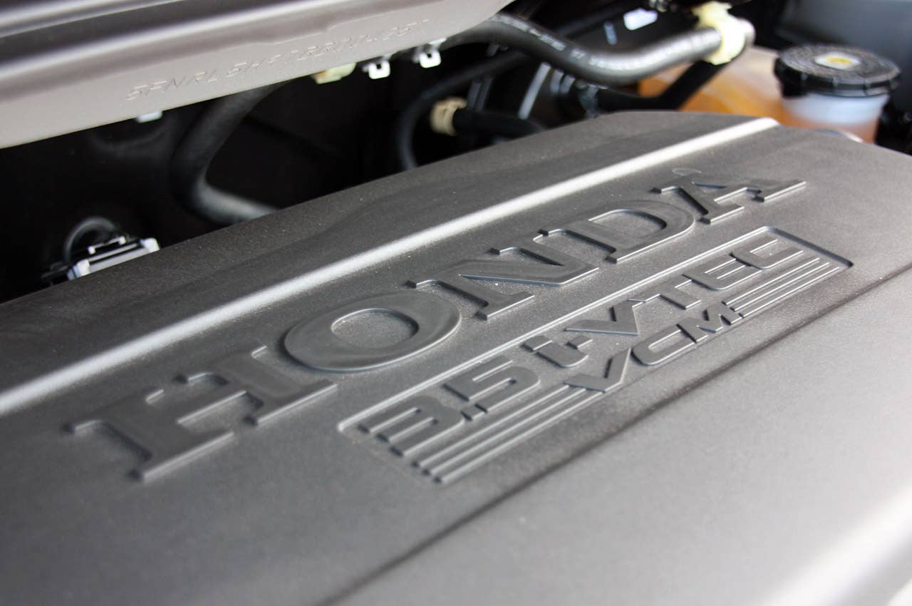 2011 Honda Odyssey engine detail