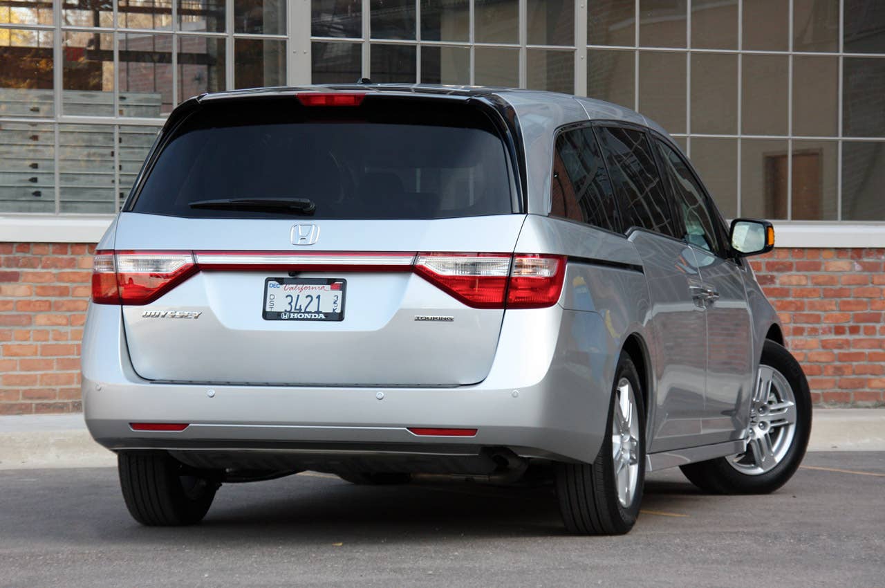 2011 Honda Odyssey rear 3/4 view