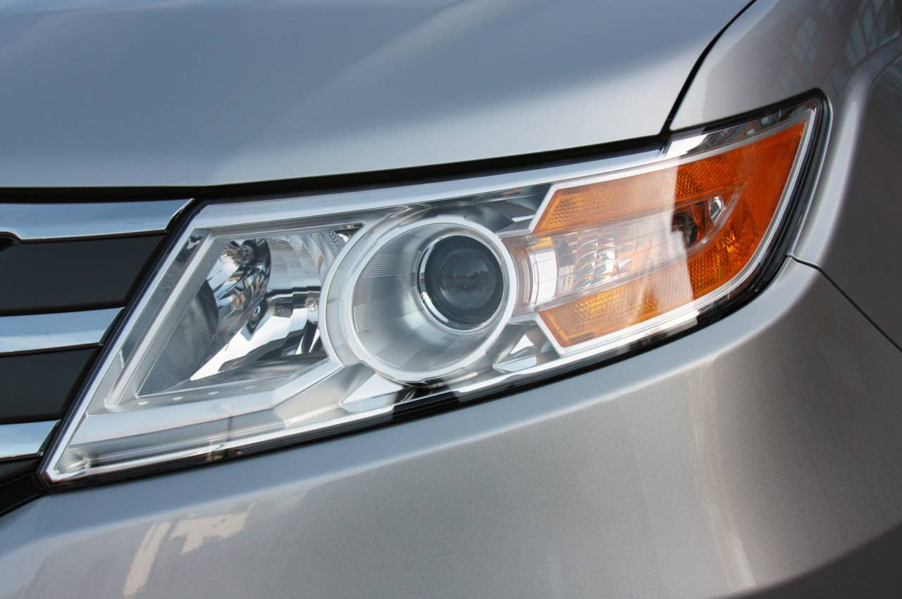 2011 Honda Odyssey headlight