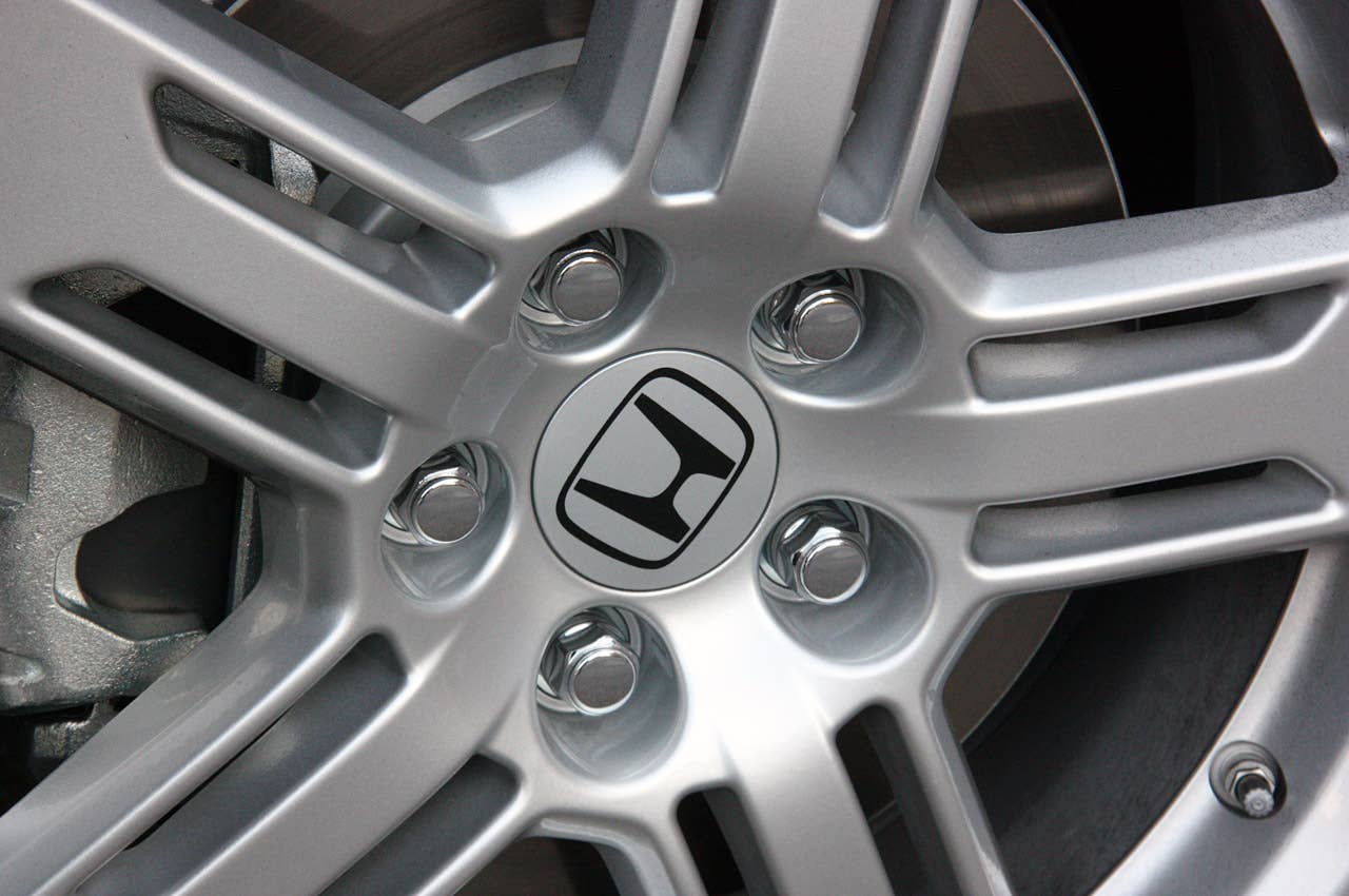 2011 Honda Odyssey wheel detail