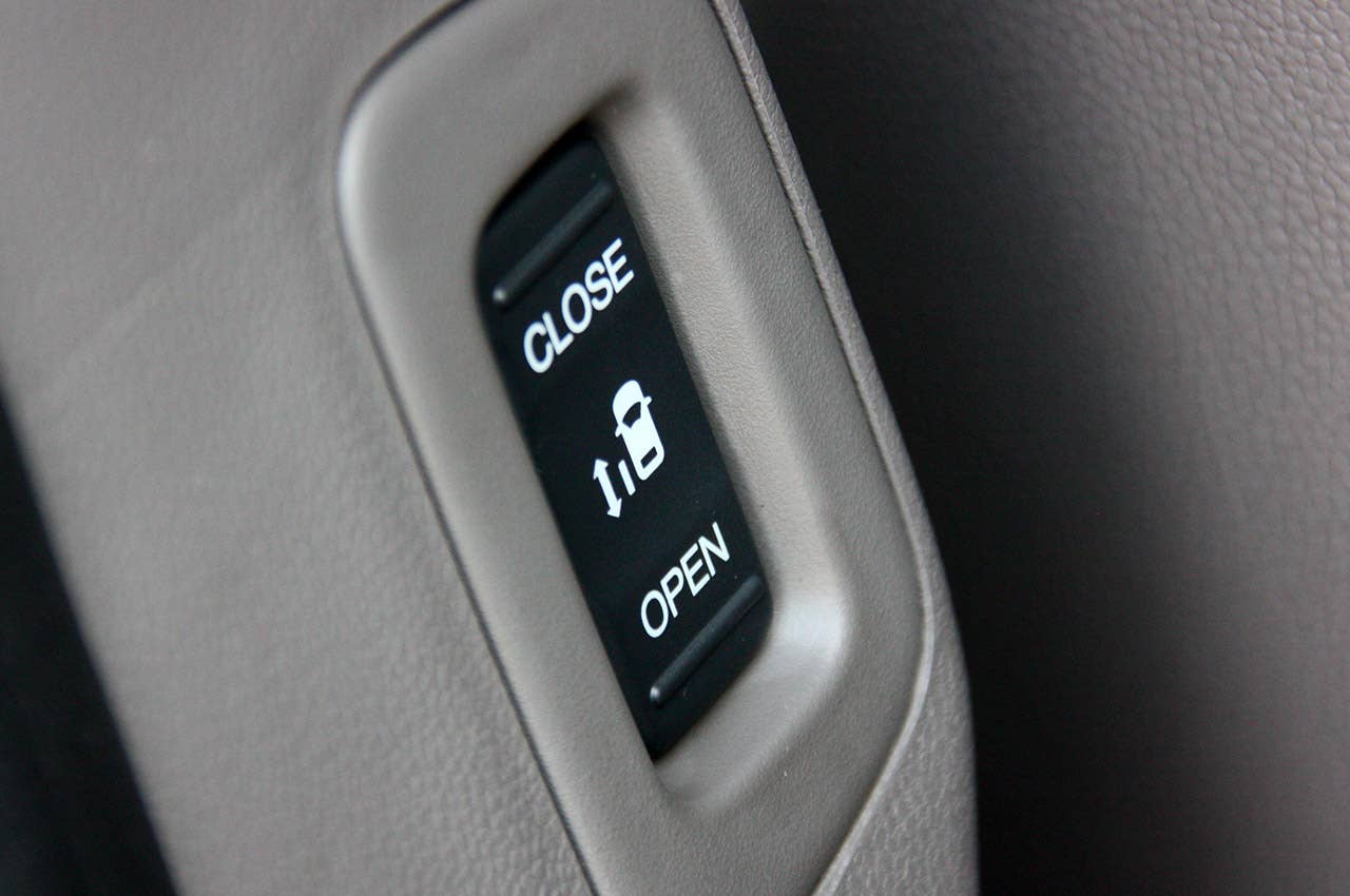2011 Honda Odyssey automatic door controls