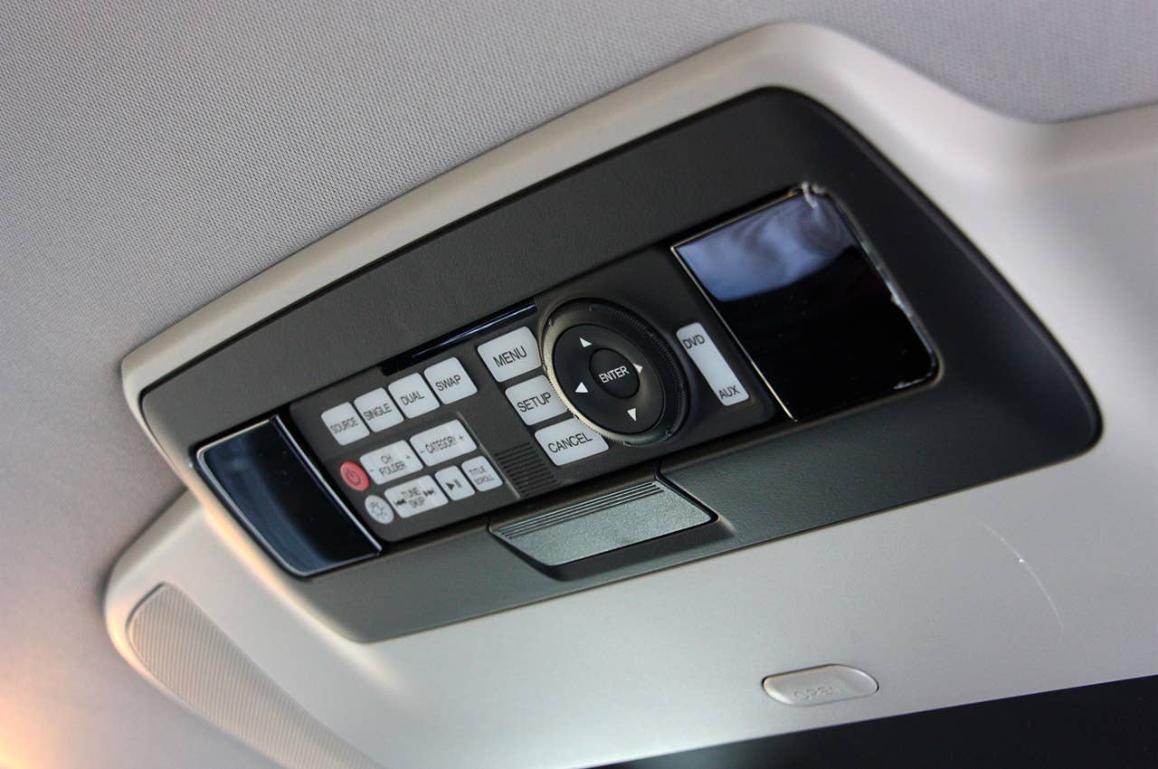 2011 Honda Odyssey rear seat television controls