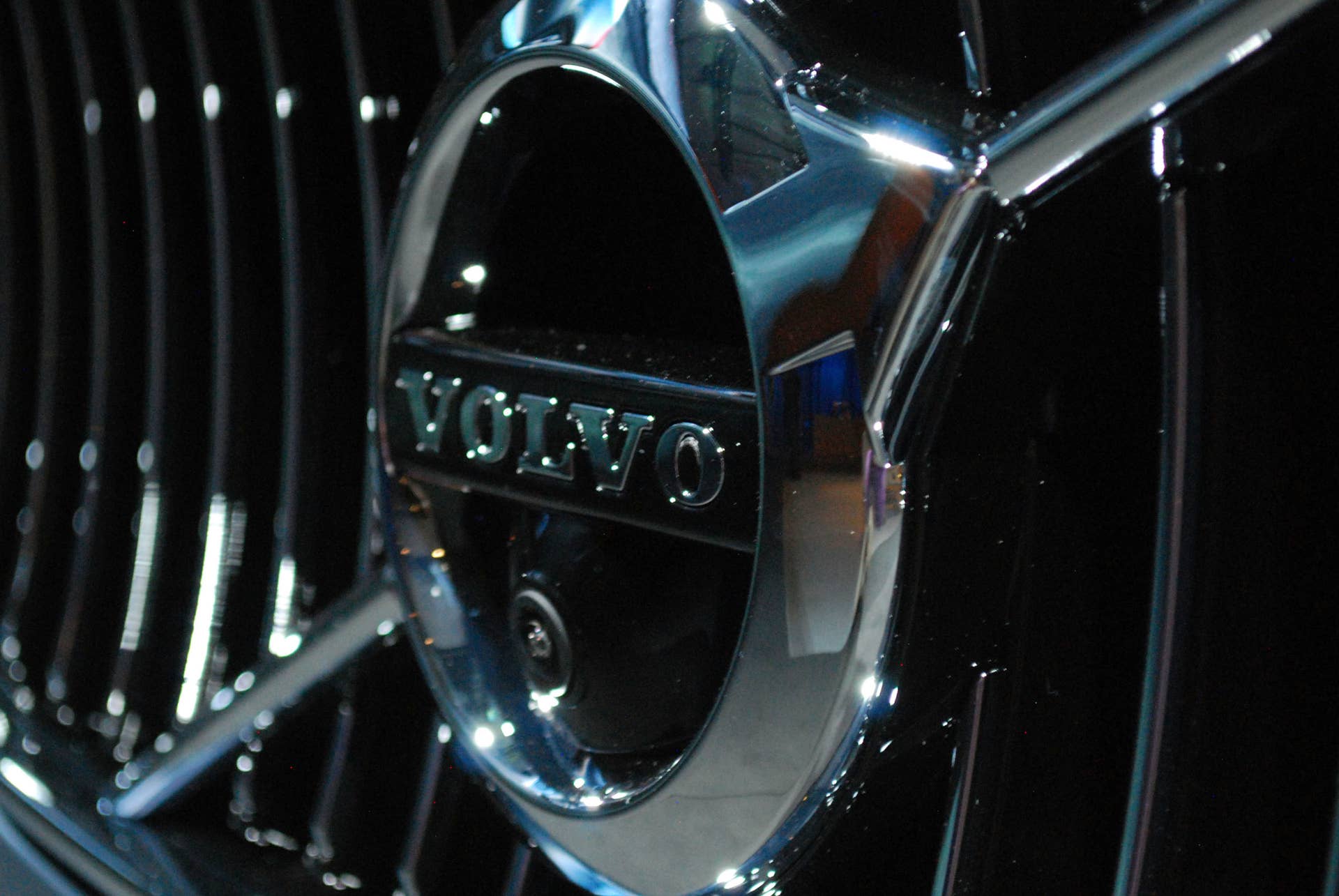 2017 Volvo S90 grille emblem iron