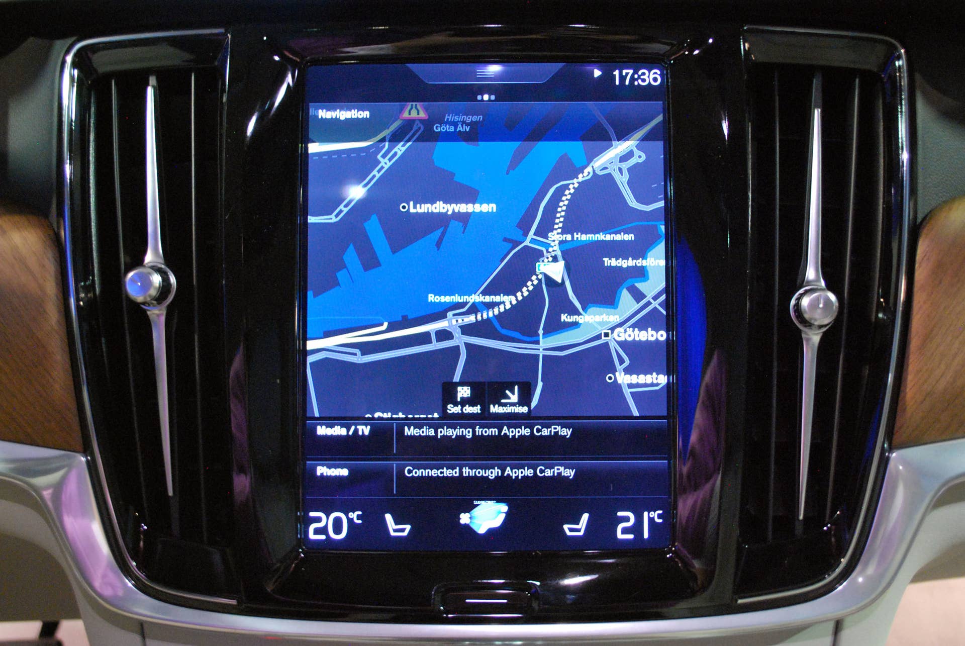 2017 Volvo S90 live reveal infotainment screen