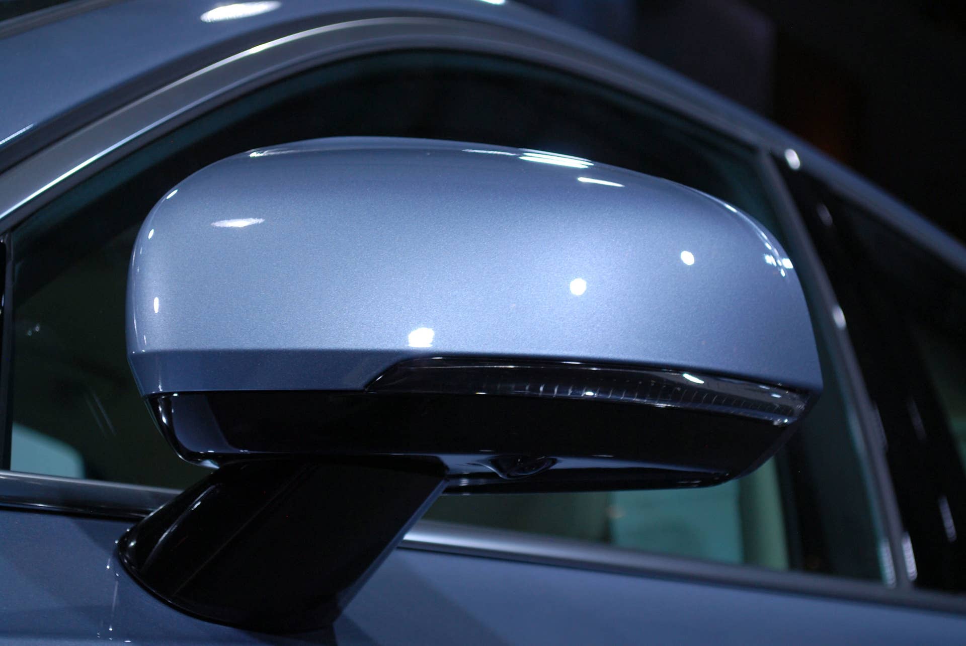 2017 Volvo S90 live reveal side mirror