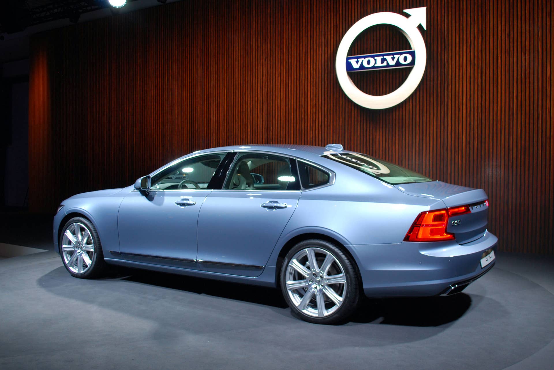 2017 Volvo S90 live rear 3/4