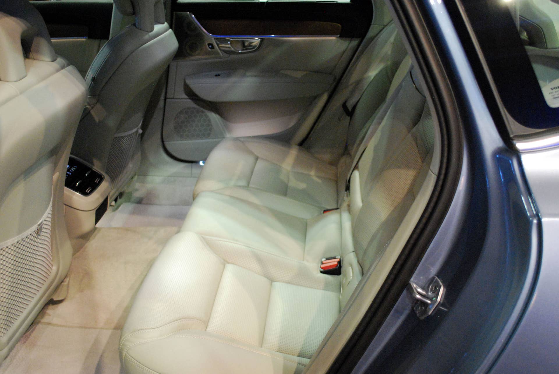 2017 Volvo S90 rear seats