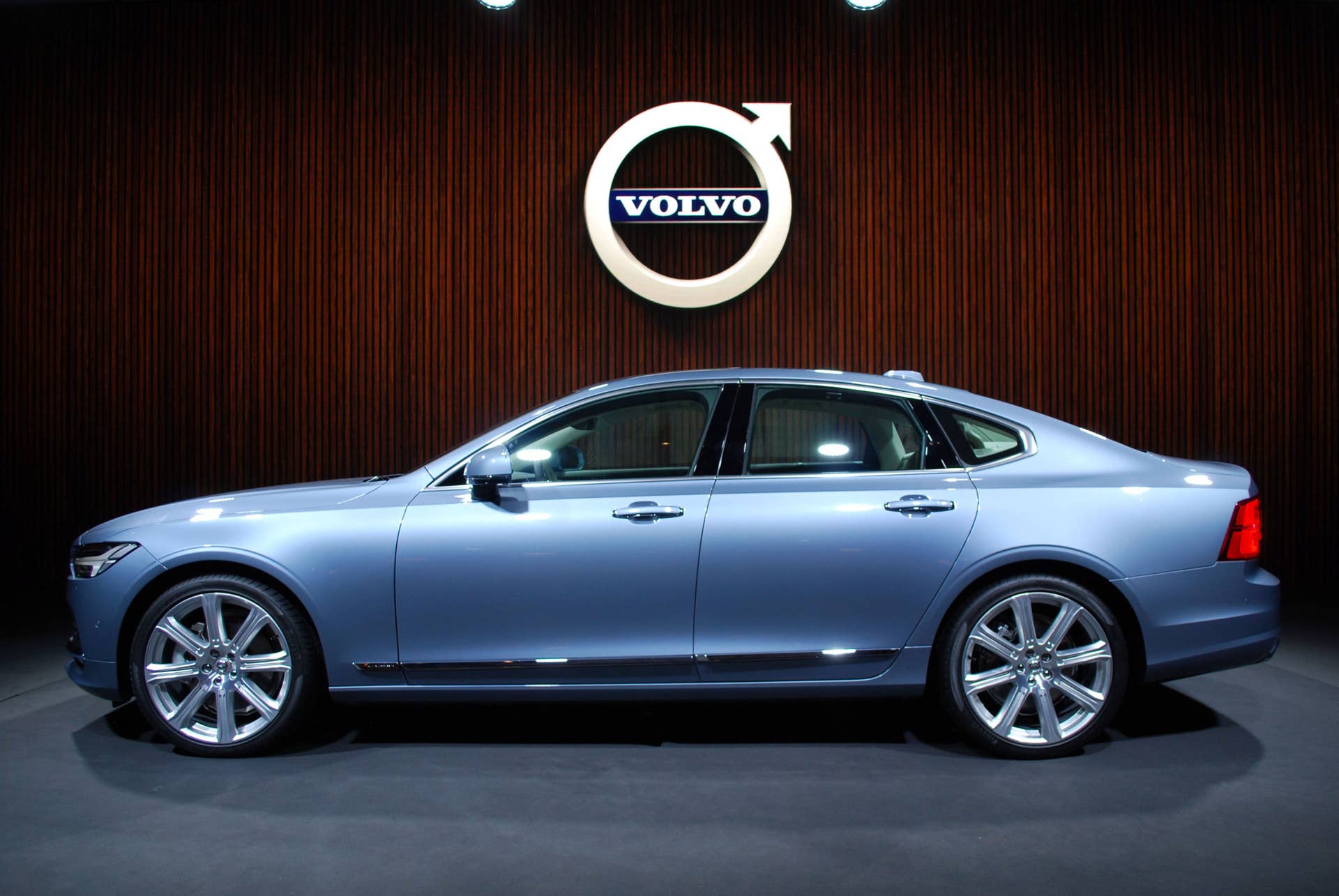 2017 Volvo S90 live reveal profile