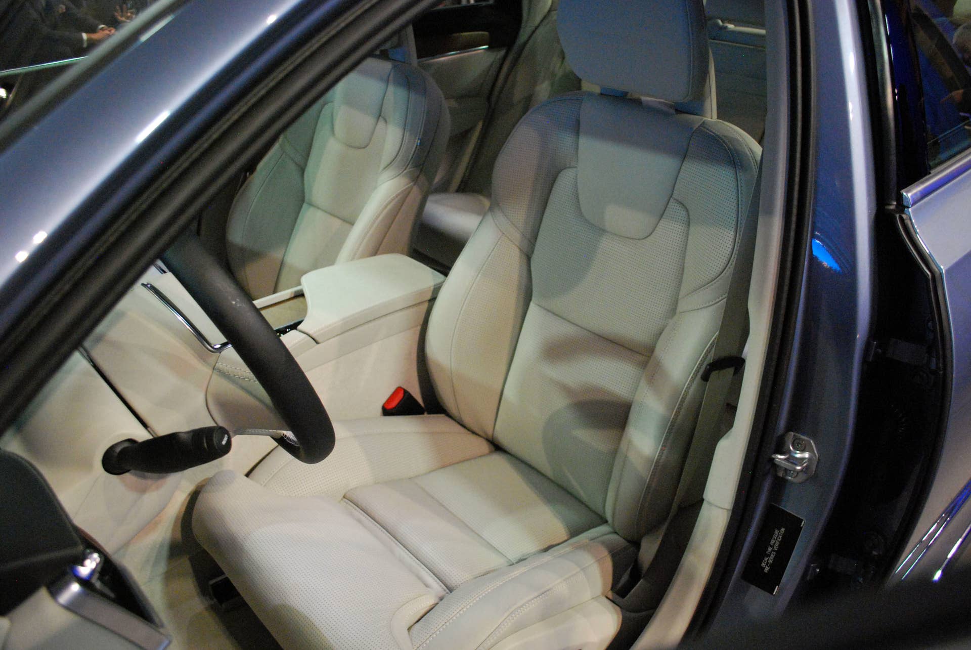 2017 Volvo S90 live reveal front seats