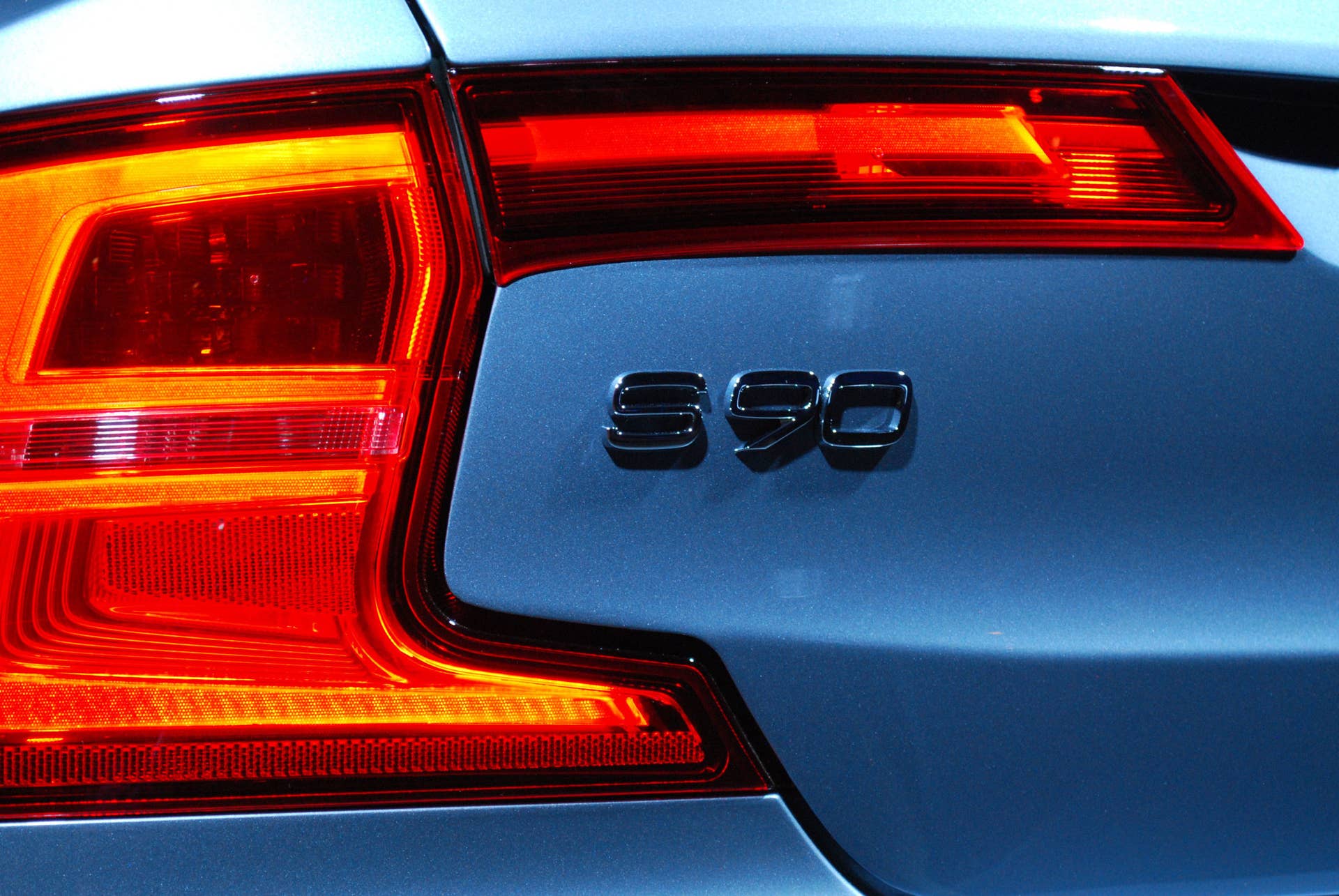 2017 Volvo S90 tail badge