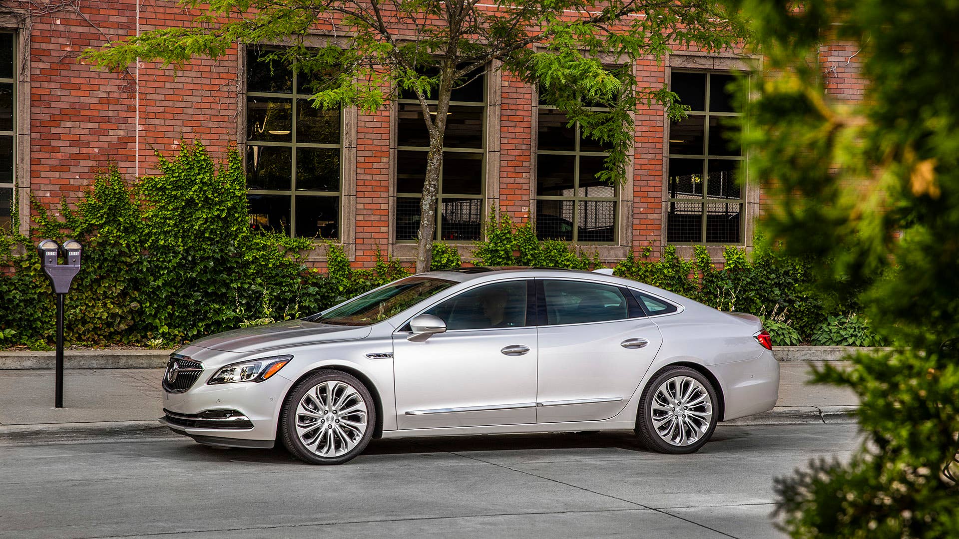 2017 Buick LaCrosse front 3/4 view