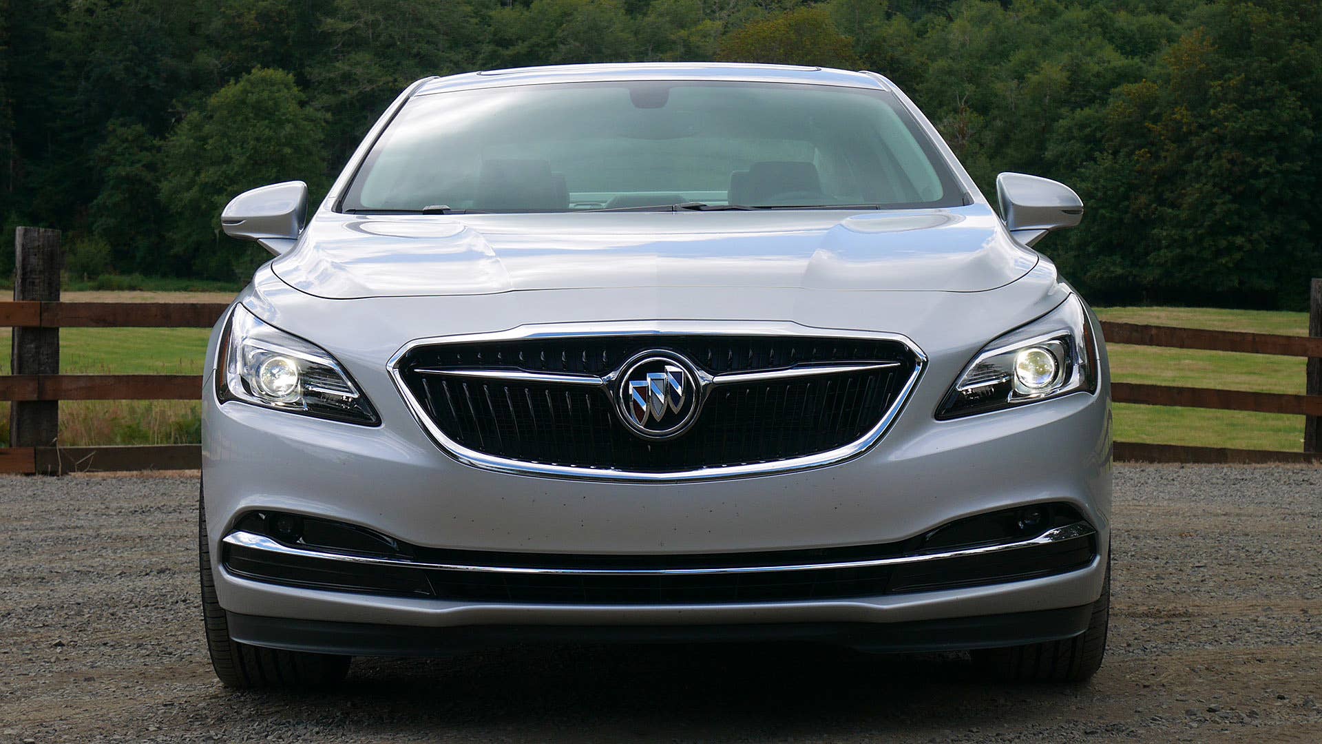 2017 Buick LaCrosse front view