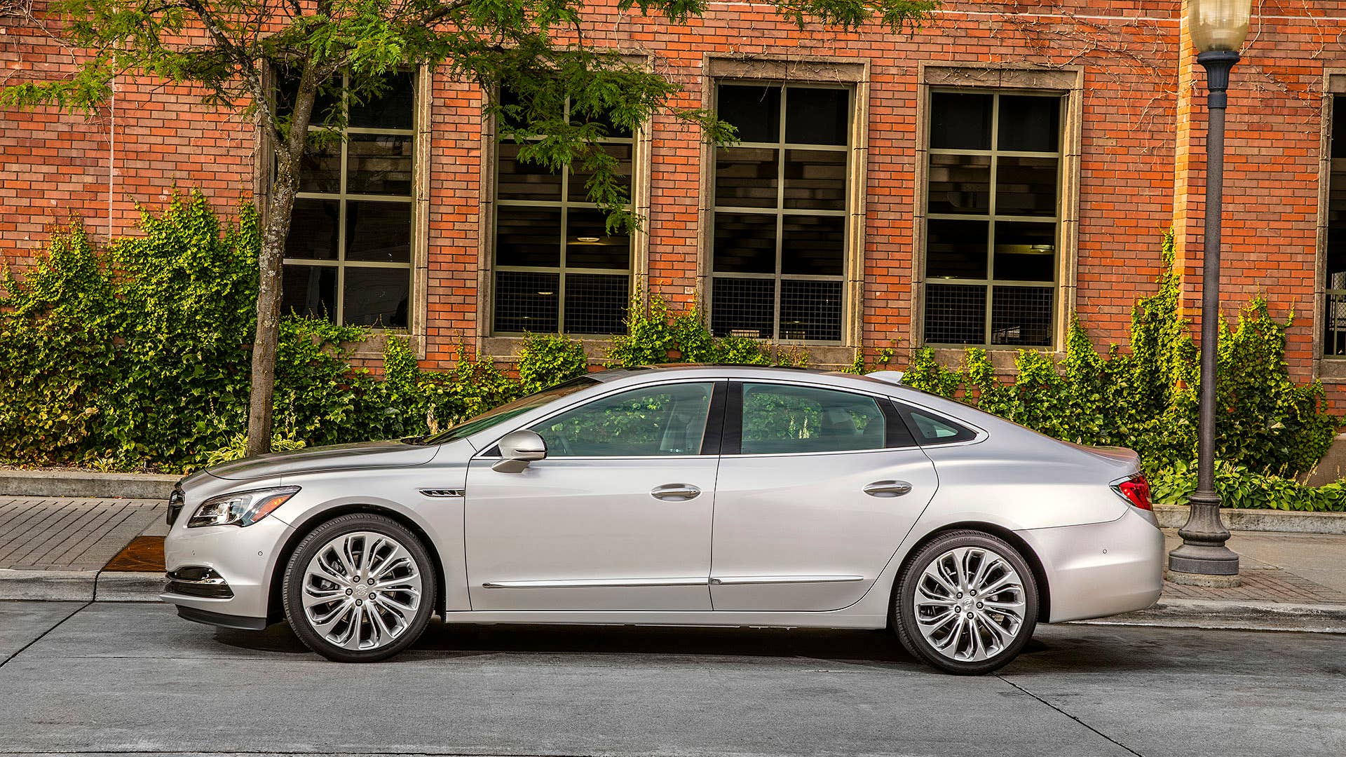 2017 Buick LaCrosse side view