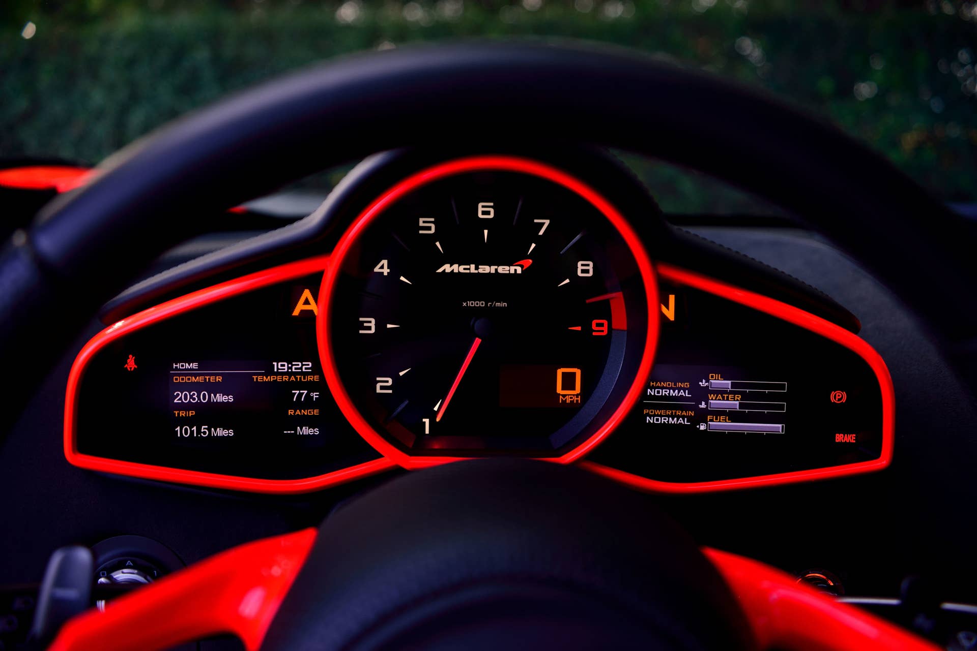 2012 McLaren MP4-12C High Sport instrument binacle