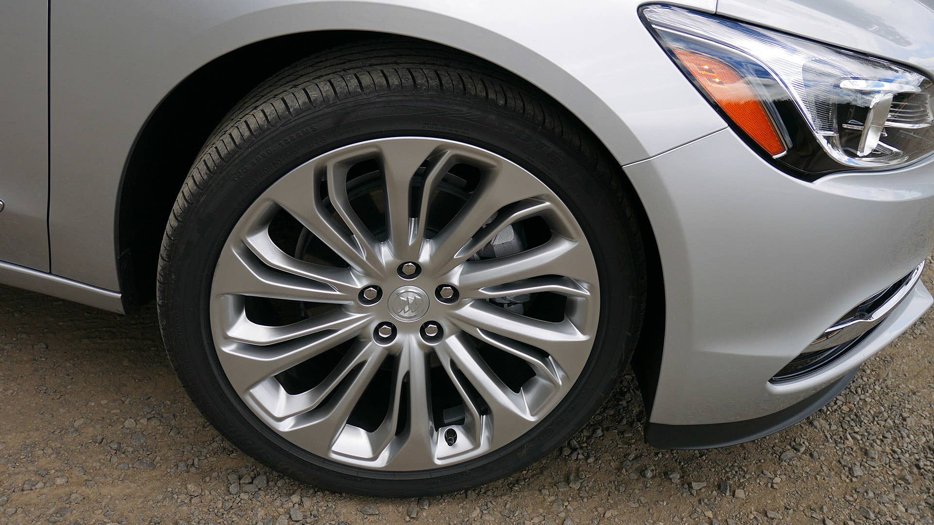 2017 Buick LaCrosse wheel